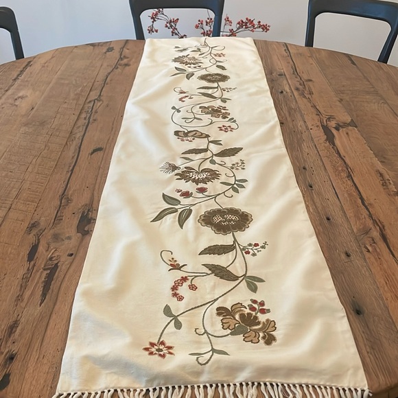 Pottery Barn | Dining | Pottery Barn Floral Table Runner 8x7inches ...